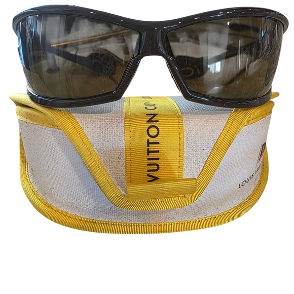 Louis Vuitton America's Cup Brown Shield Sport Sunglasses Plastic Frame W Case